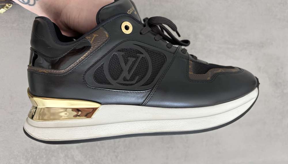 Louis Vuitton Neo Run Away tenisky, pc 25900 kč