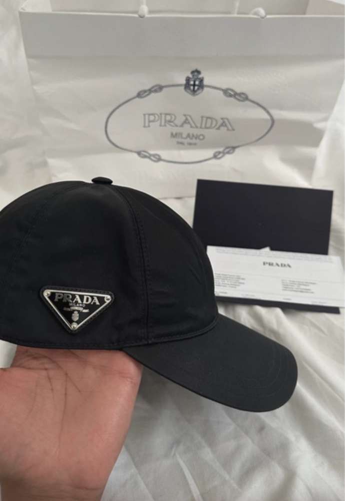Prada šiltovka