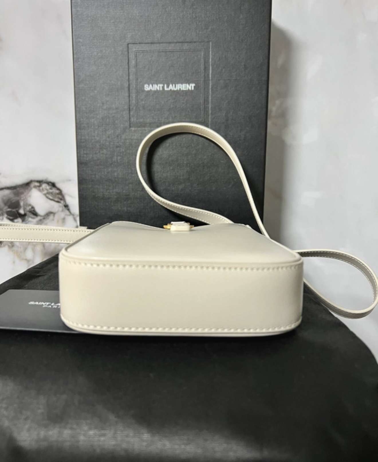 YSL kabelka na mobil