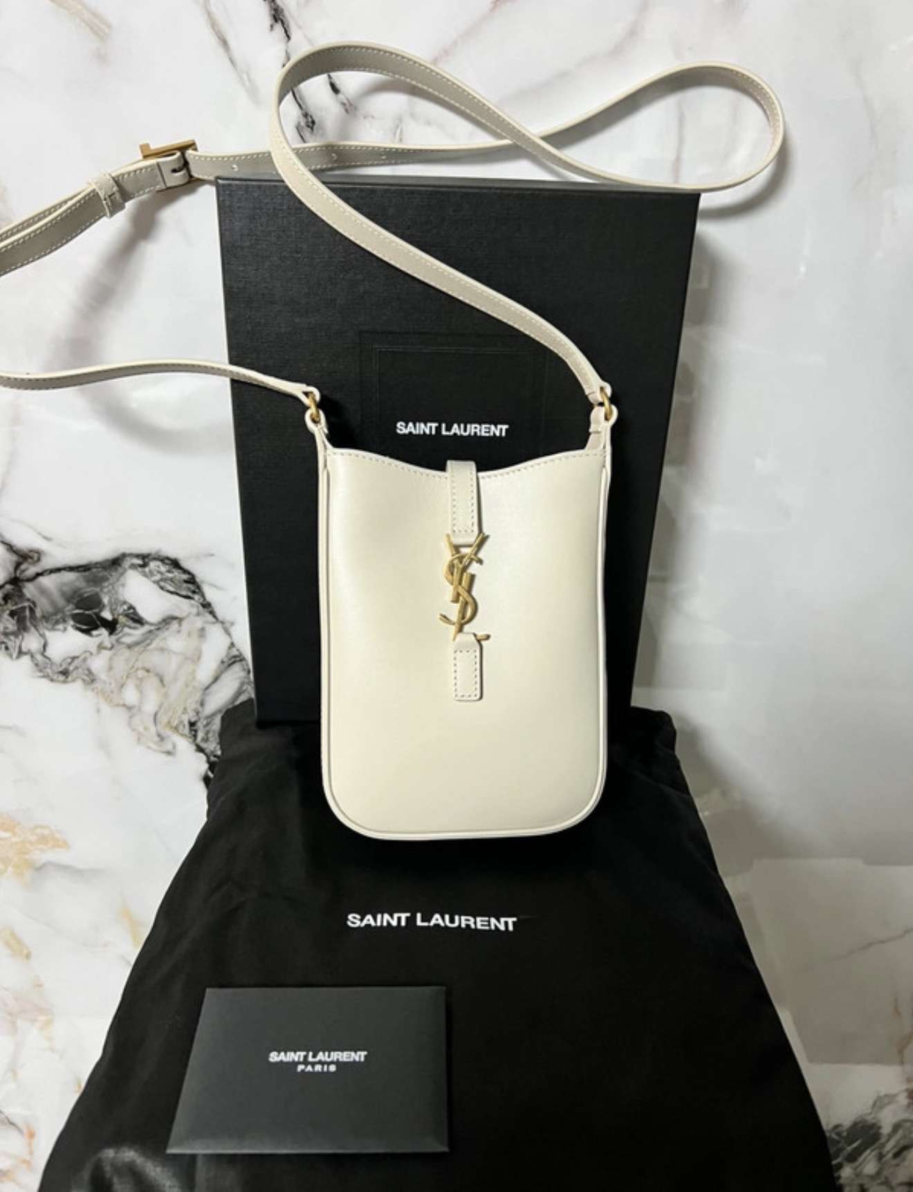 YSL kabelka na mobil