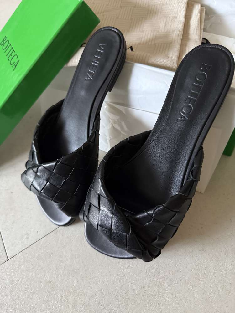 Bottega Veneta šľapky