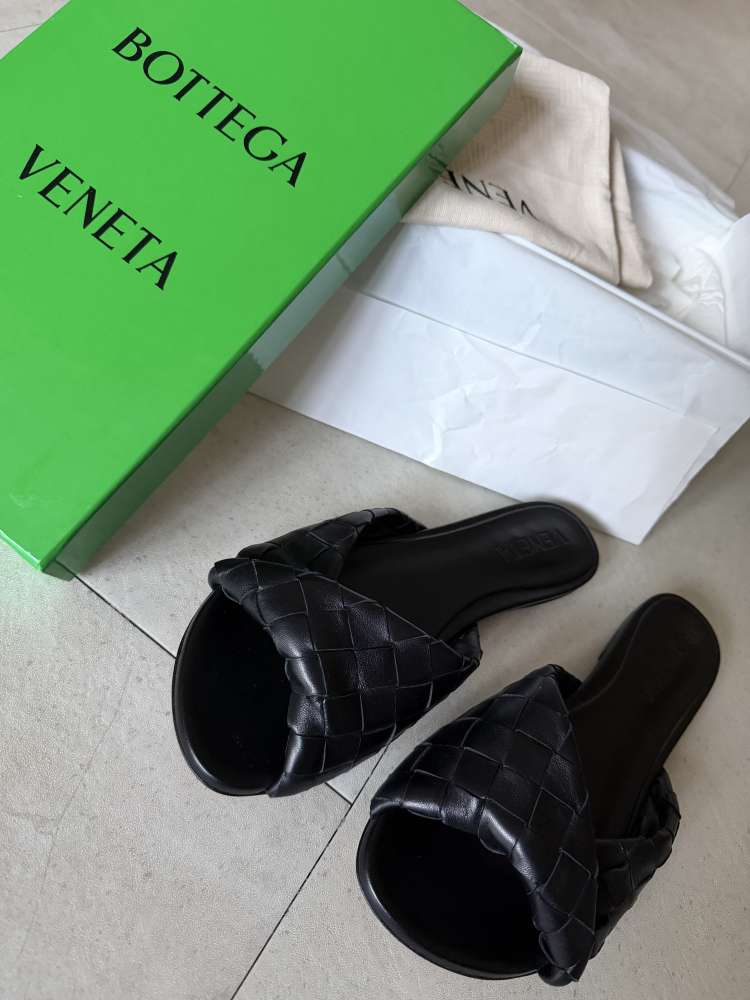 Bottega Veneta šľapky