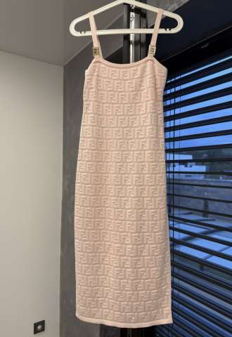 https://www.vipluxury.sk/Fendi šaty