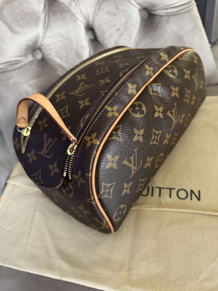 Louis Vuitton king size toiletry