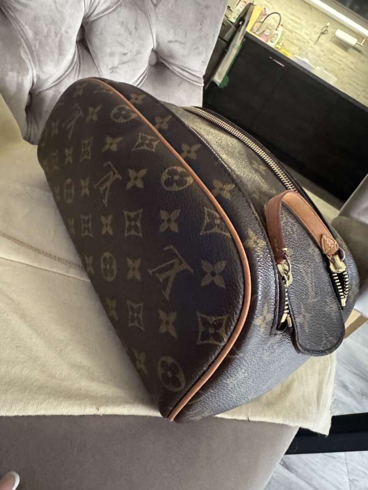 Louis Vuitton king size toiletry