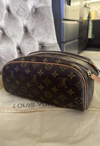 https://www.vipluxury.sk/Louis Vuitton king size toiletry