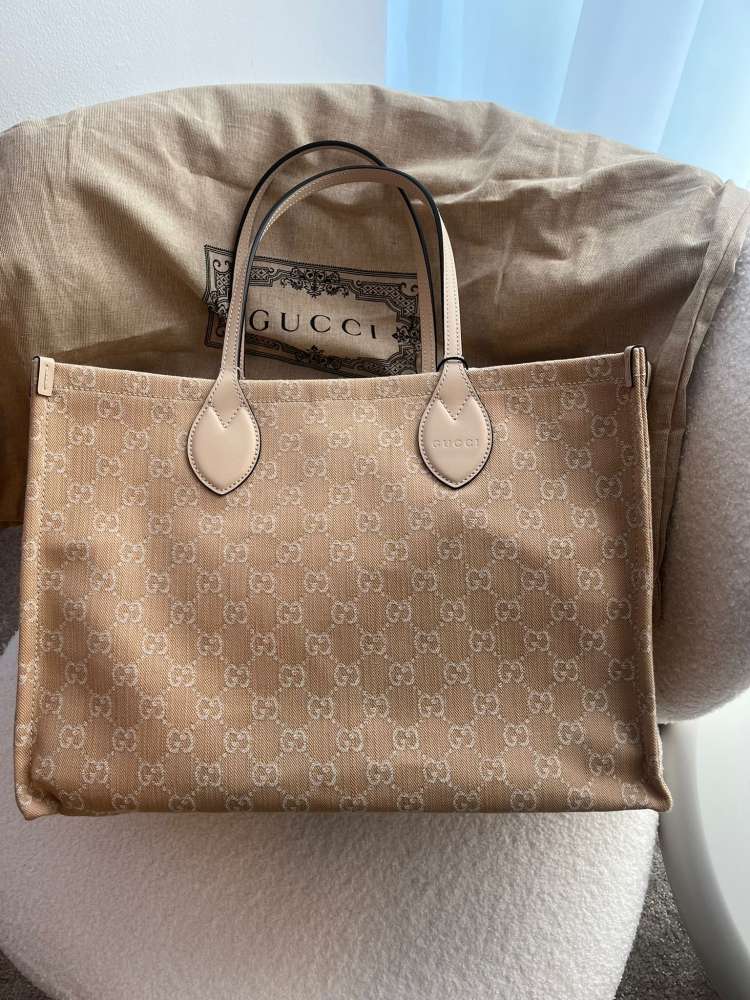 Gucci shoperka s pochetkou