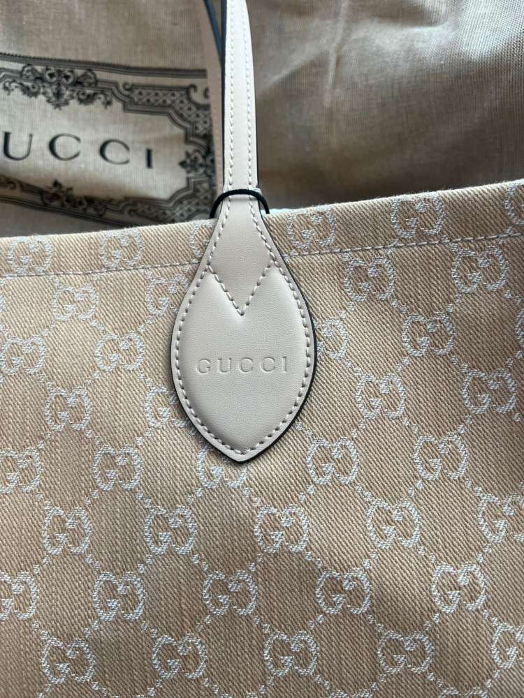 Gucci shoperka s pochetkou