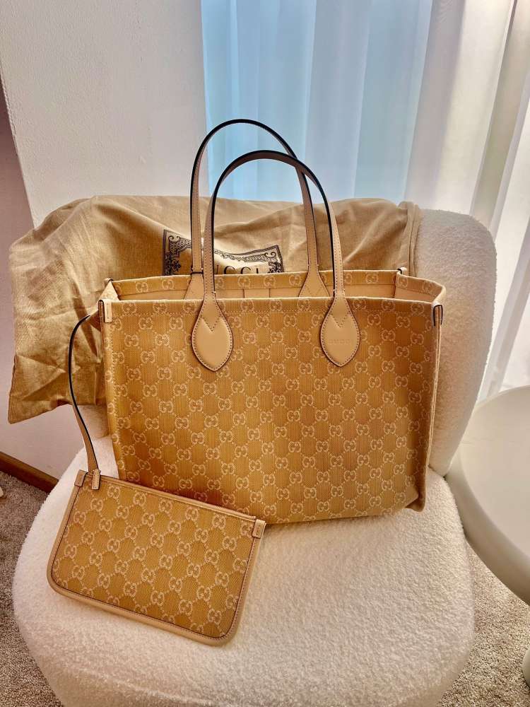 Gucci shoperka s pochetkou