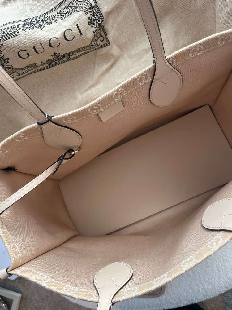 Gucci shoperka s pochetkou