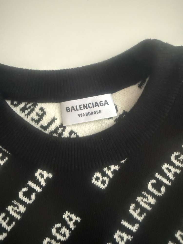 Balenciaga sveter xs