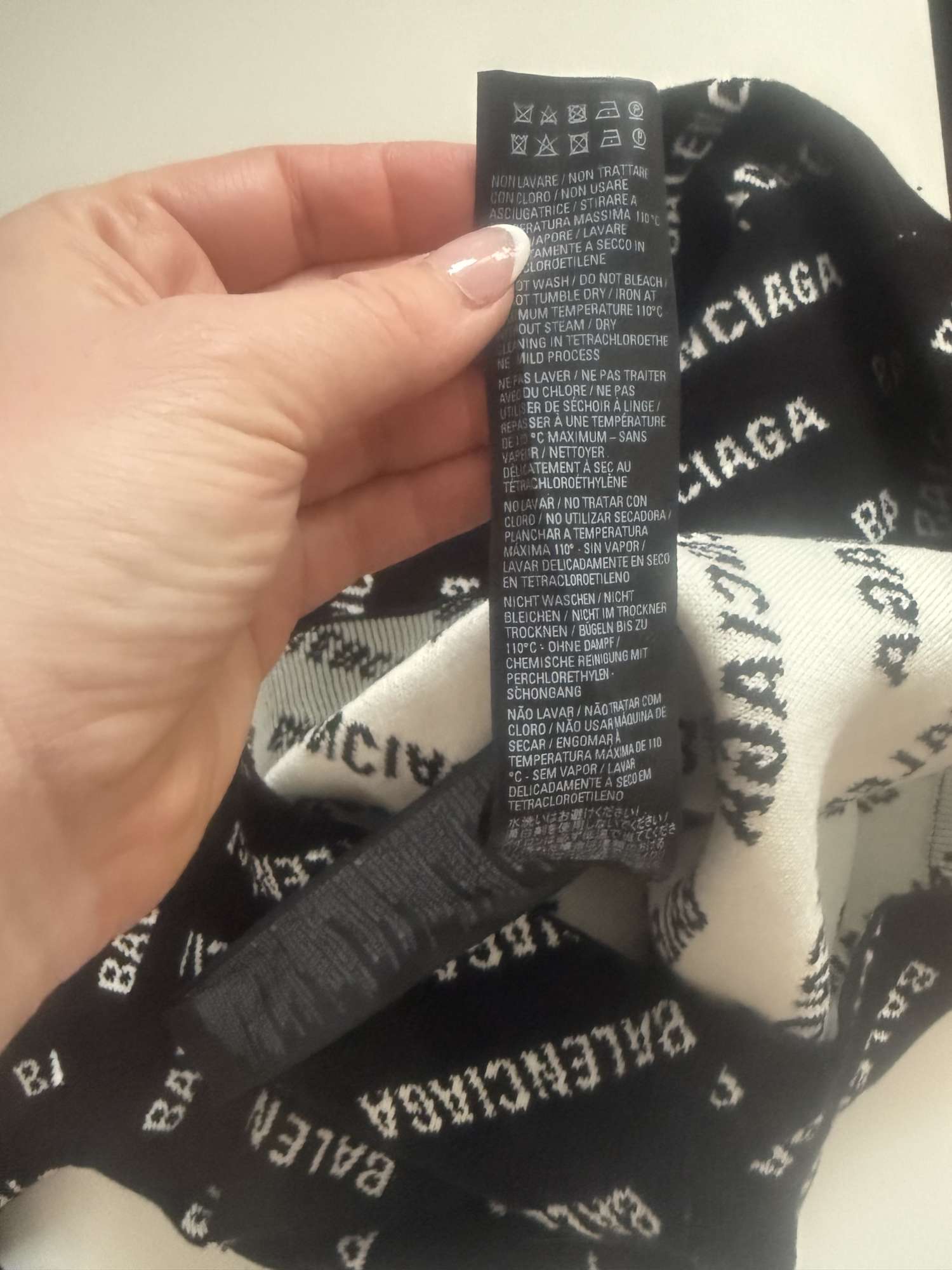 Balenciaga sveter xs