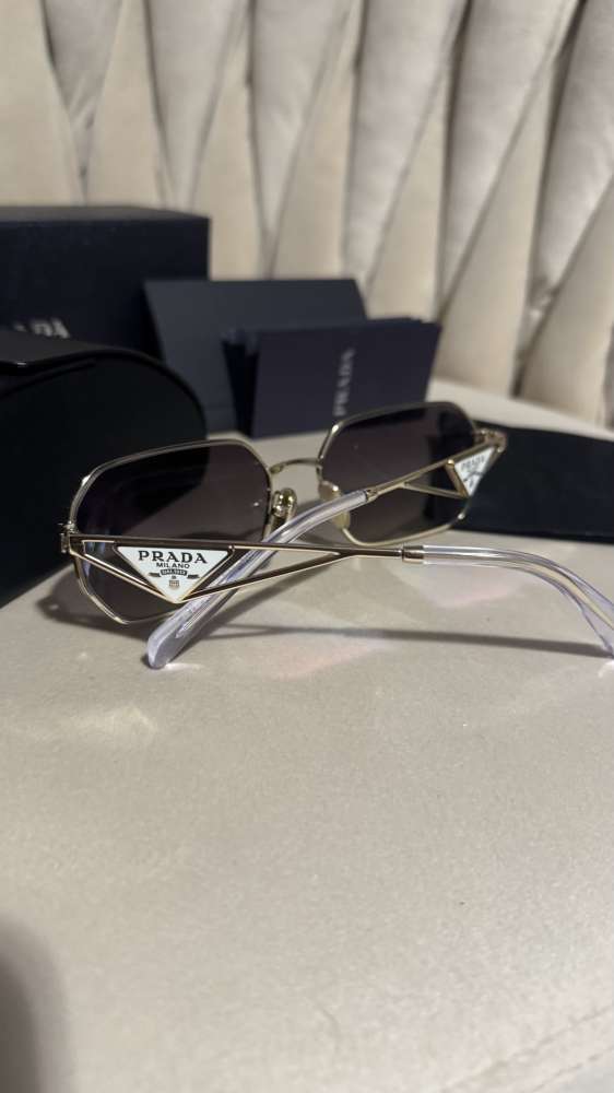 Prada slnečné okuliare