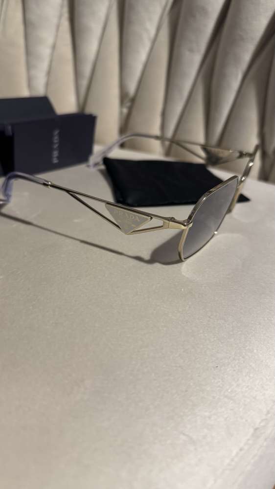 Prada slnečné okuliare