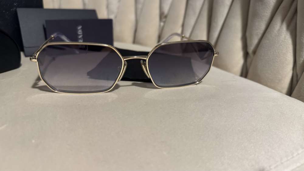 Prada slnečné okuliare