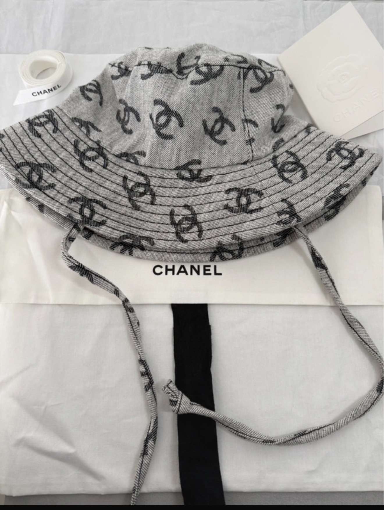 Chanel klobuk