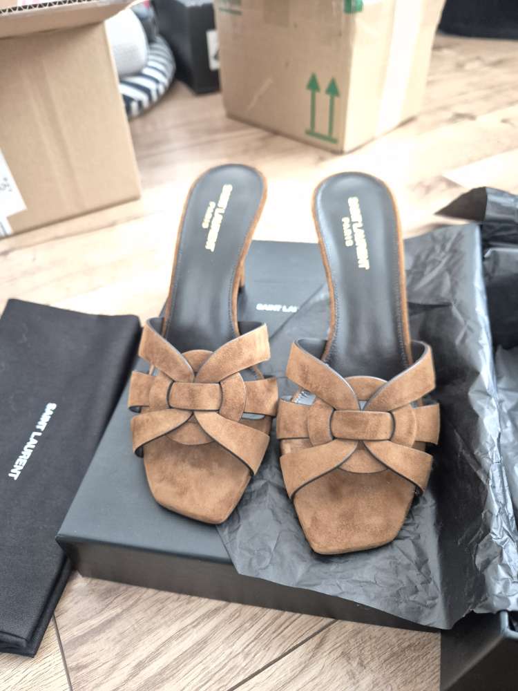 Nové kožené sandále YSL veľkosť 40