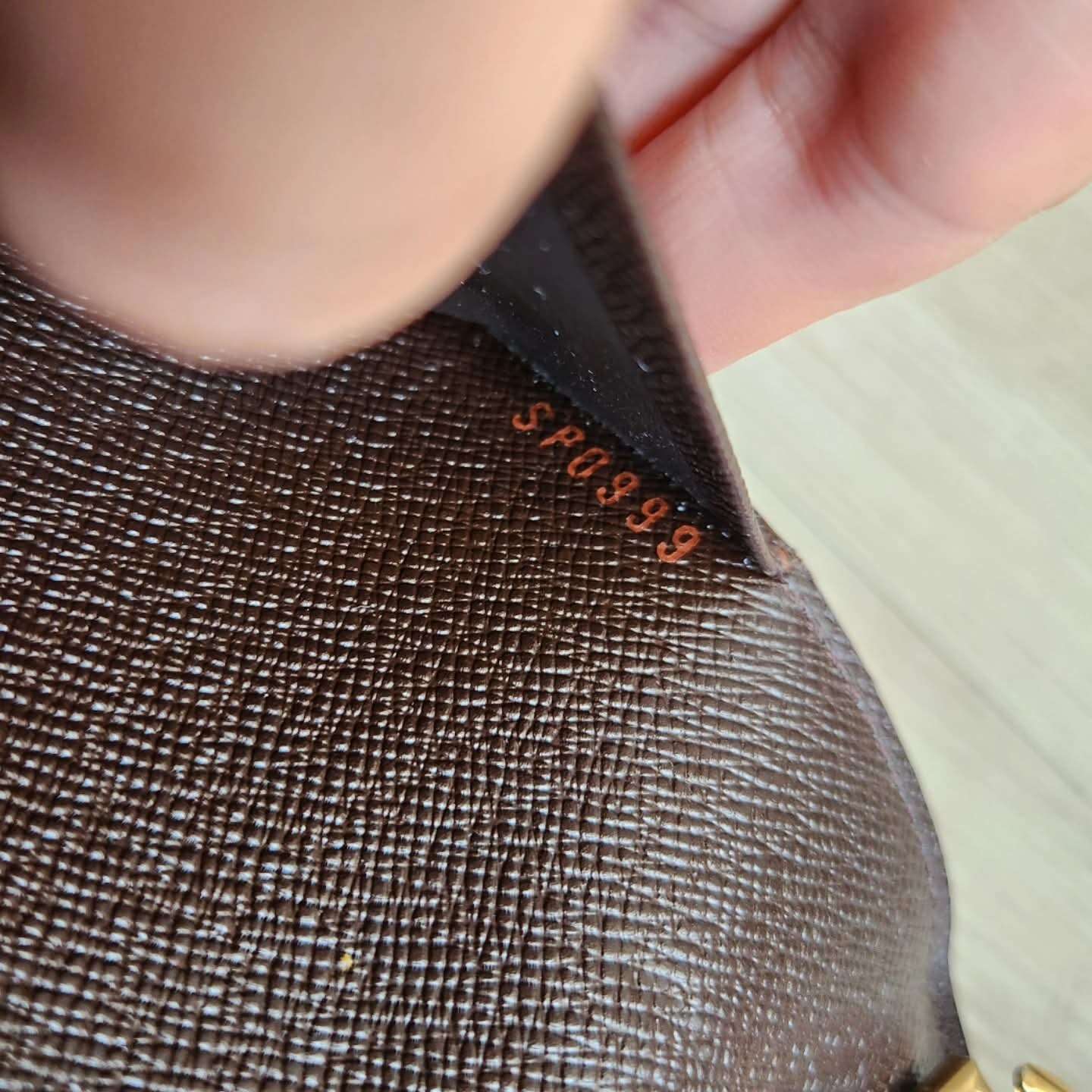 Louis Vuitton Agenda MM