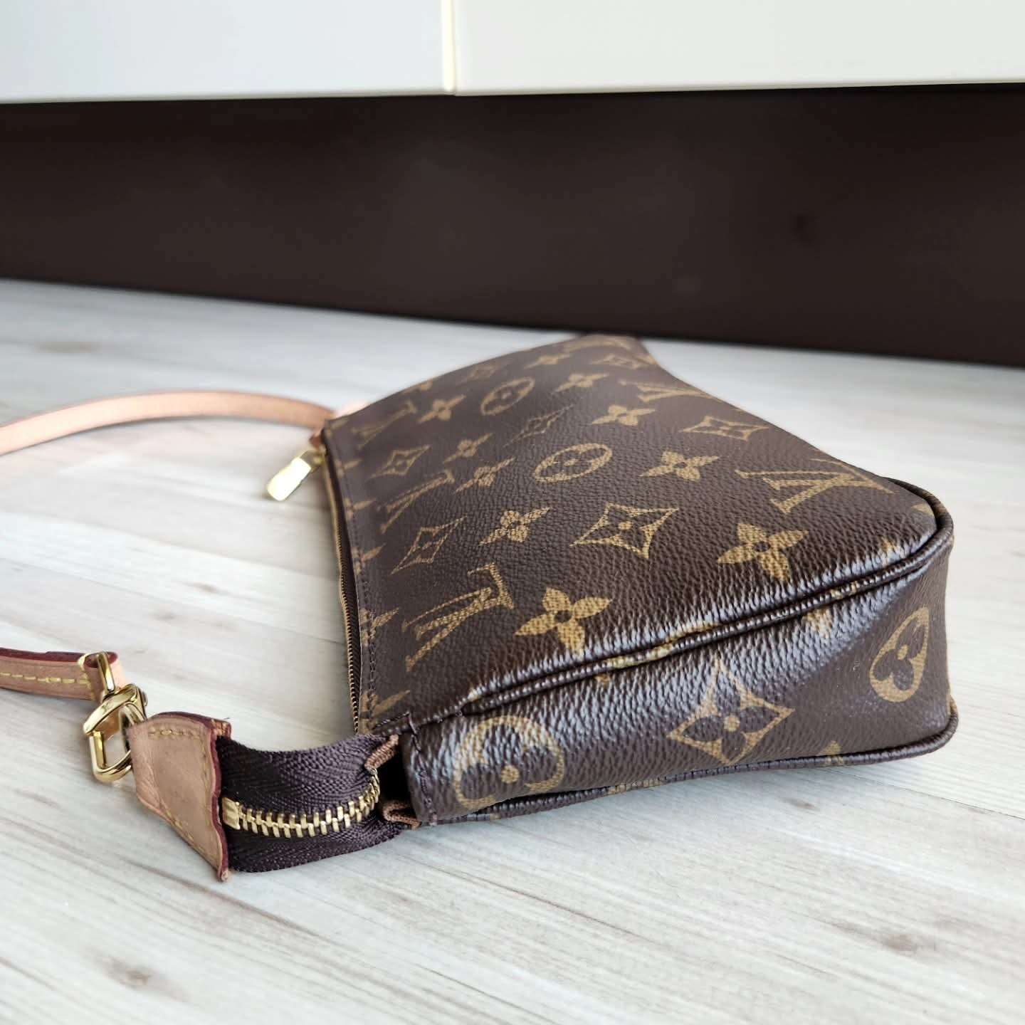 Louis Vuitton Pochette Accessoires NM