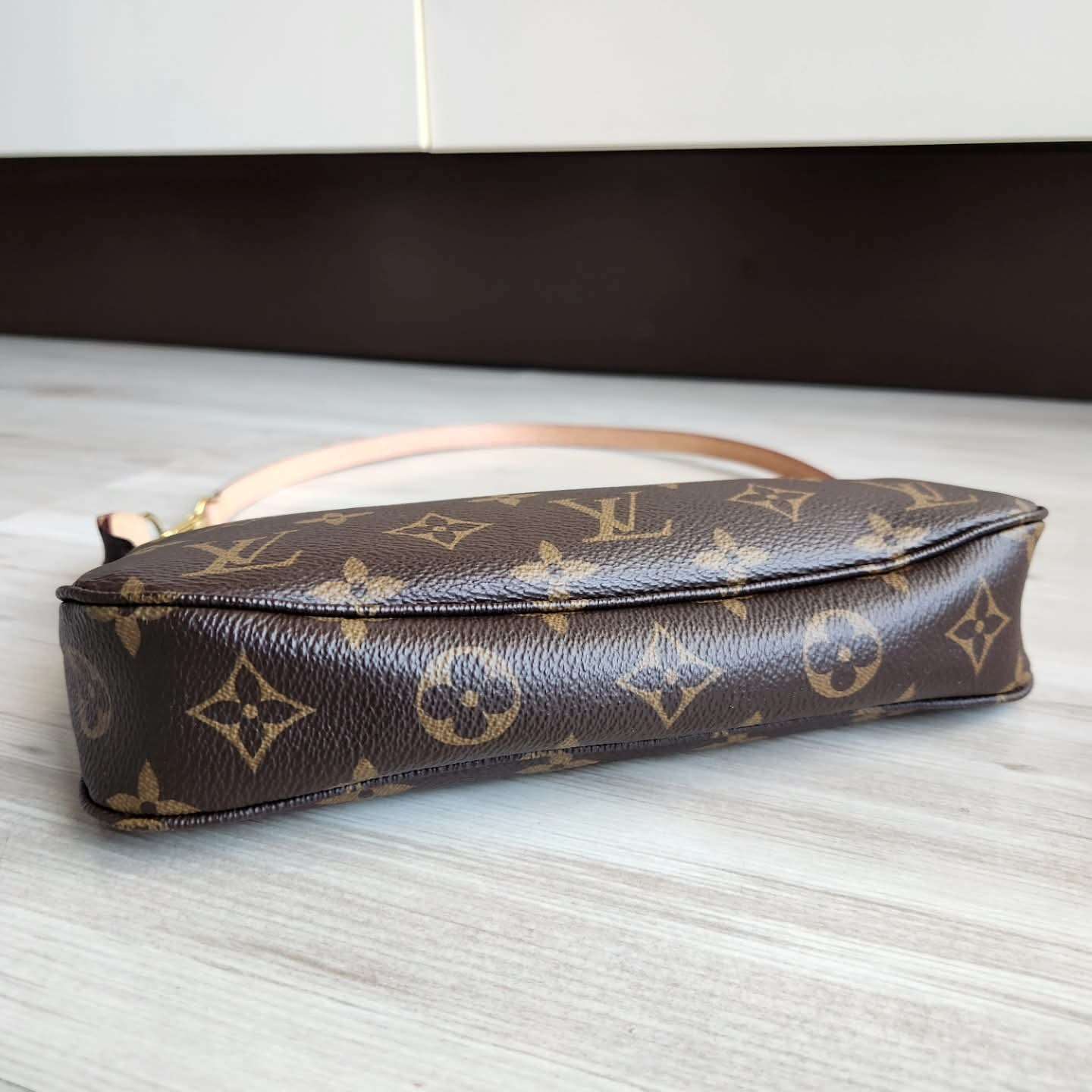 Louis Vuitton Pochette Accessoires NM