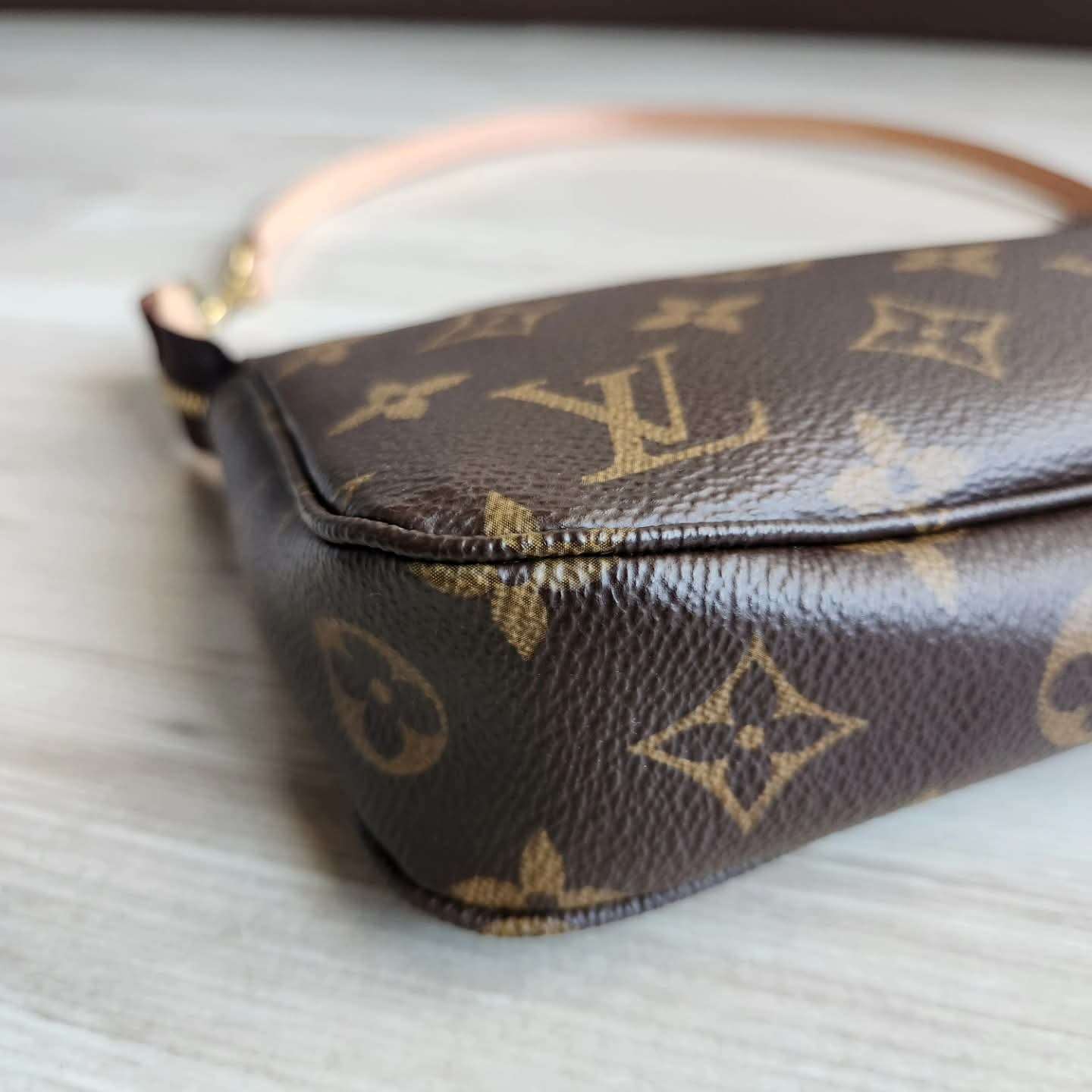 Louis Vuitton Pochette Accessoires NM