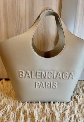 https://www.vipluxury.sk/Balenciaga kabelka