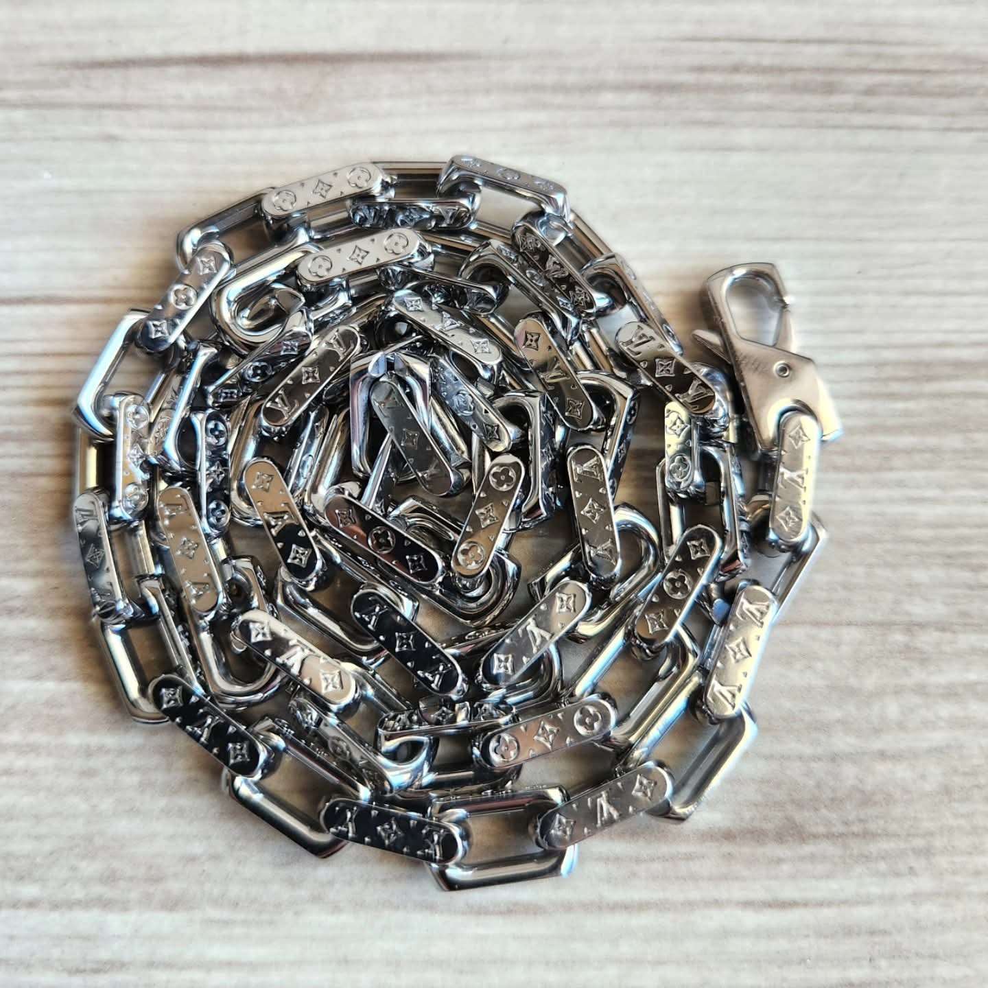 Louis Vuitton Nahrdenik