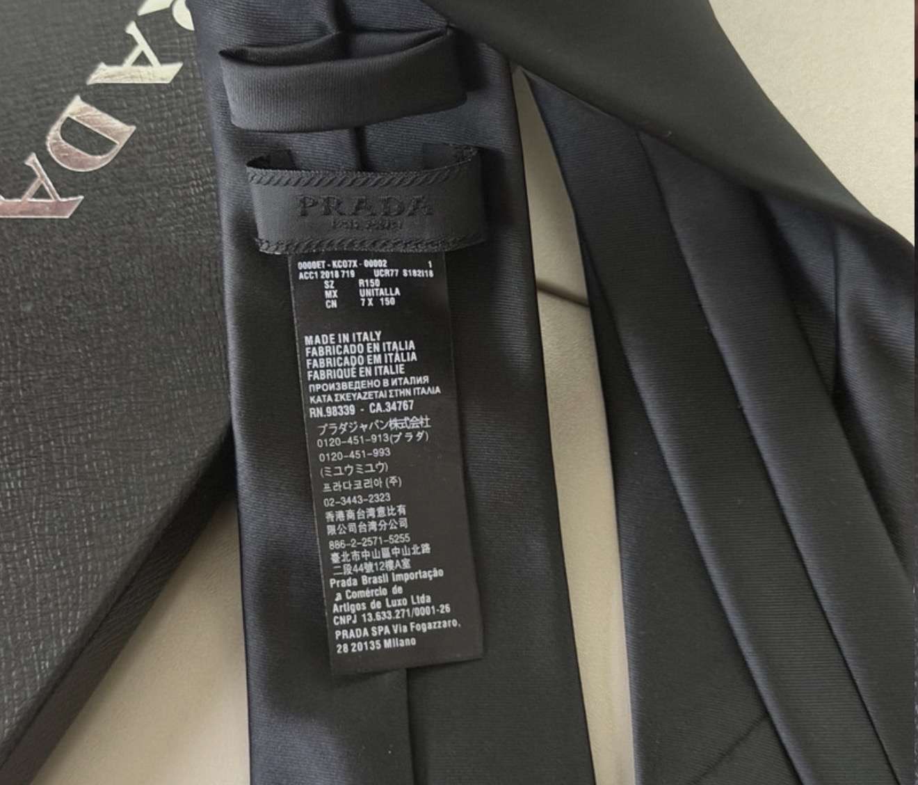 Prada kravata