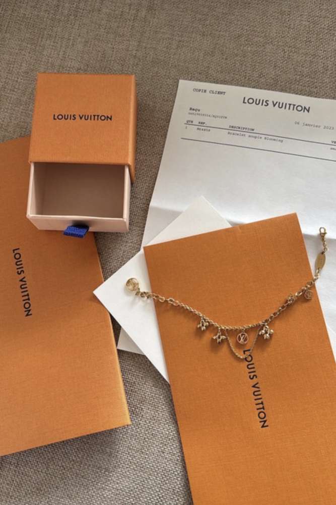 Louis Vuitton Naramok