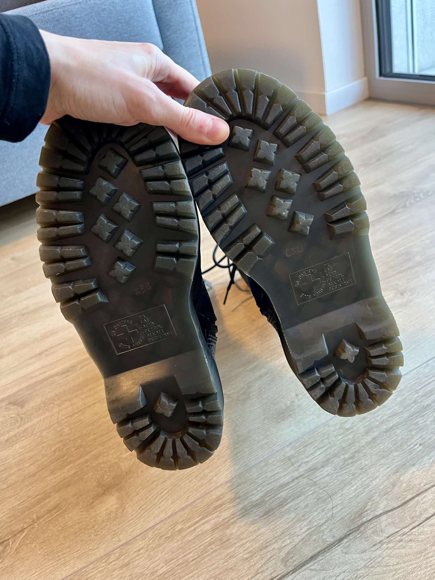 Dr. Martens čierne kožené čižmy s vysokým viazaním 37