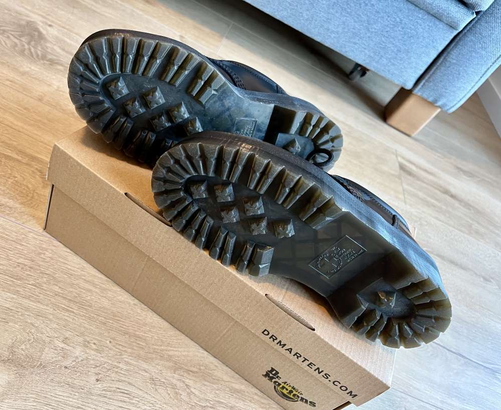 Dr. Martens čierne nízke kožené topánky na šnurovanie 37