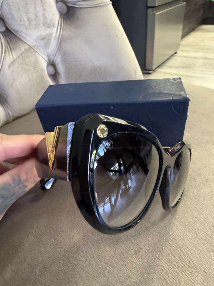 Louis Vuitton sunglass my fire lady