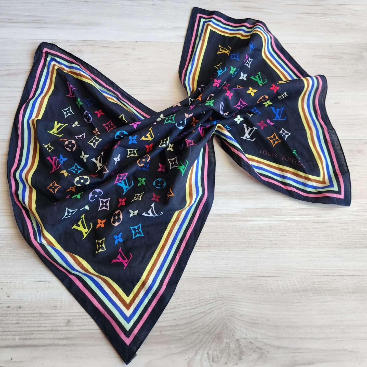 Louis Vuitton Foulard