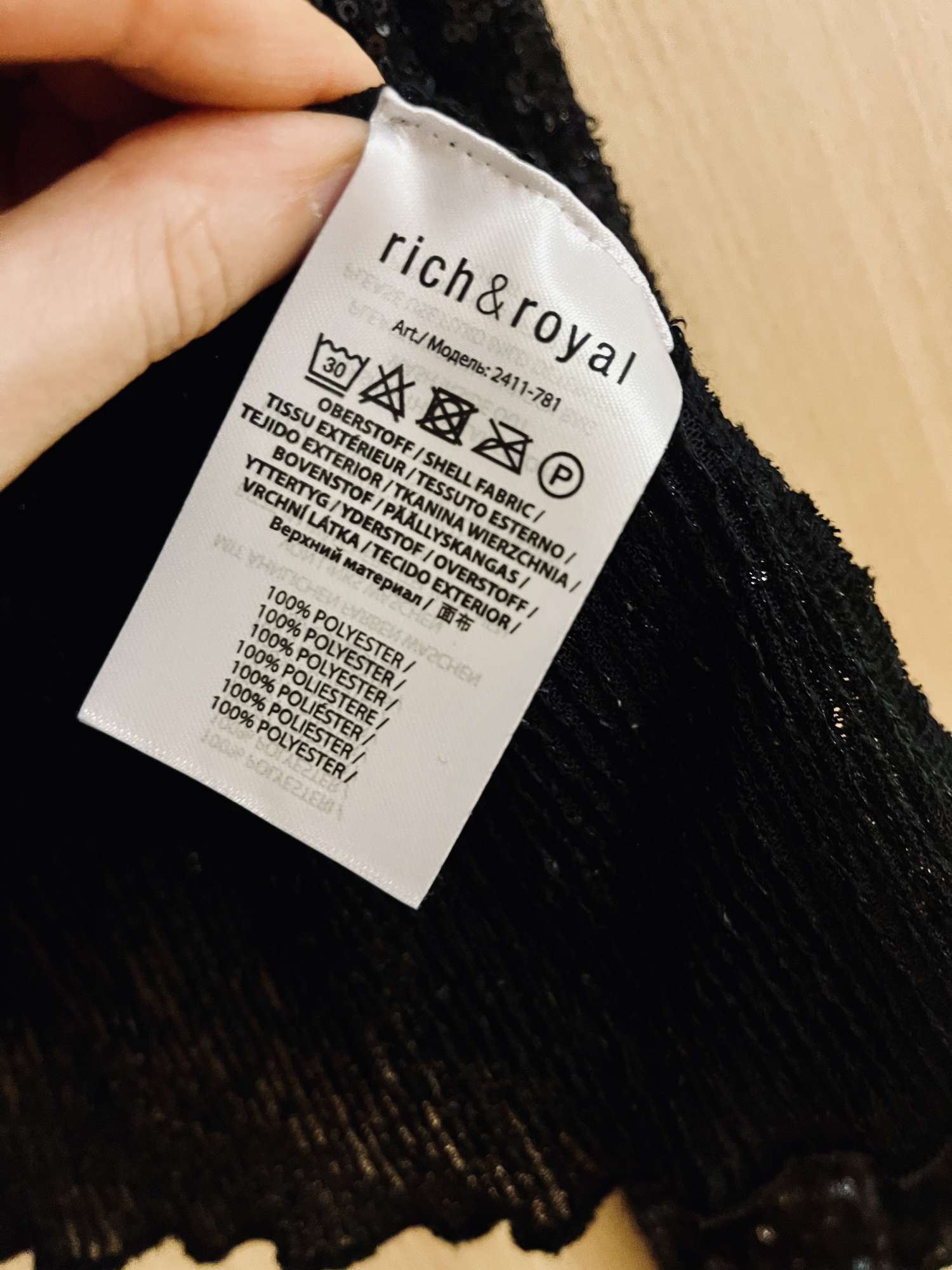 Rich&Royal čierna blúzka - flitre XS