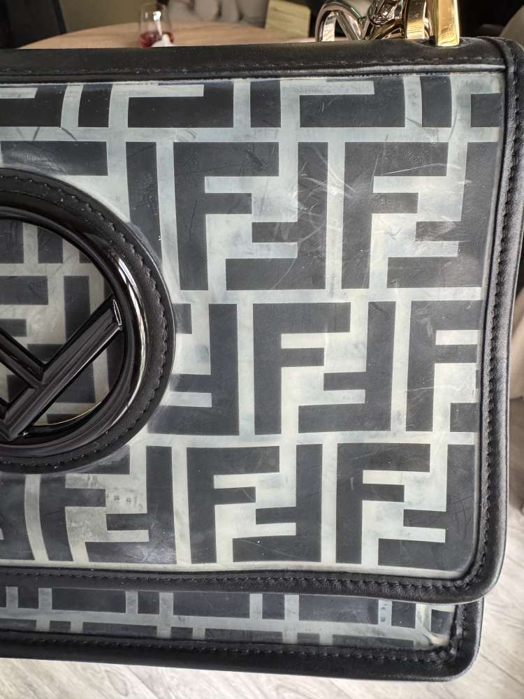 TPU FF CALFSKIN F IS FENDI KAN I SHOULDER BAG BLACK
