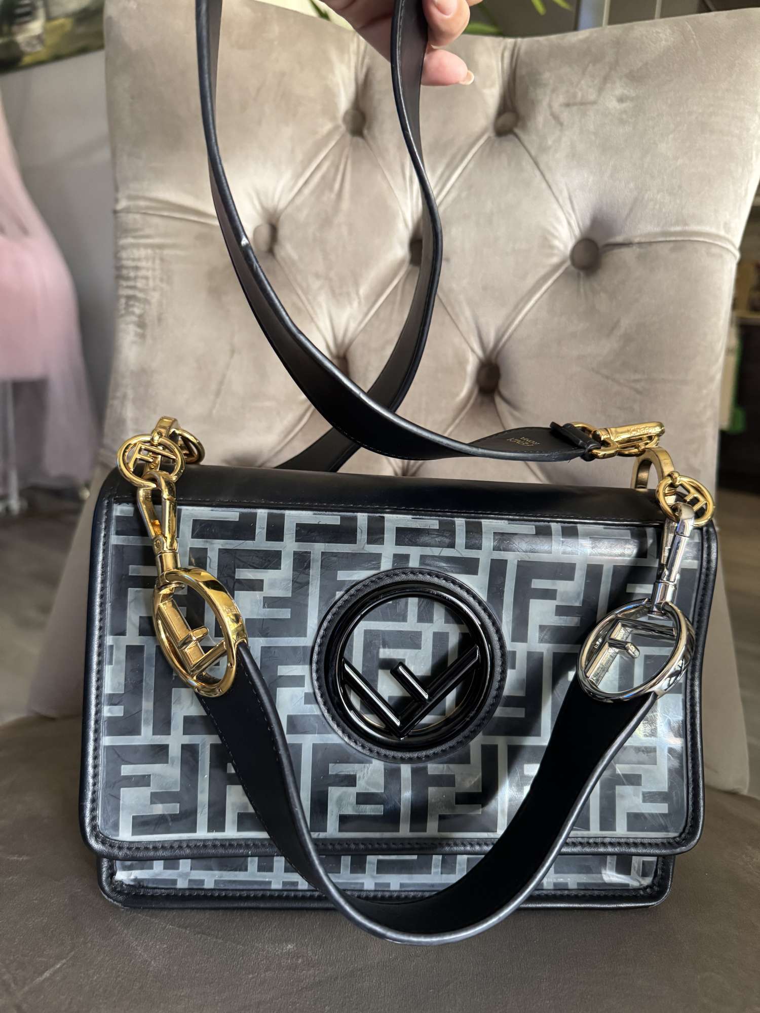 TPU FF CALFSKIN F IS FENDI KAN I SHOULDER BAG BLACK