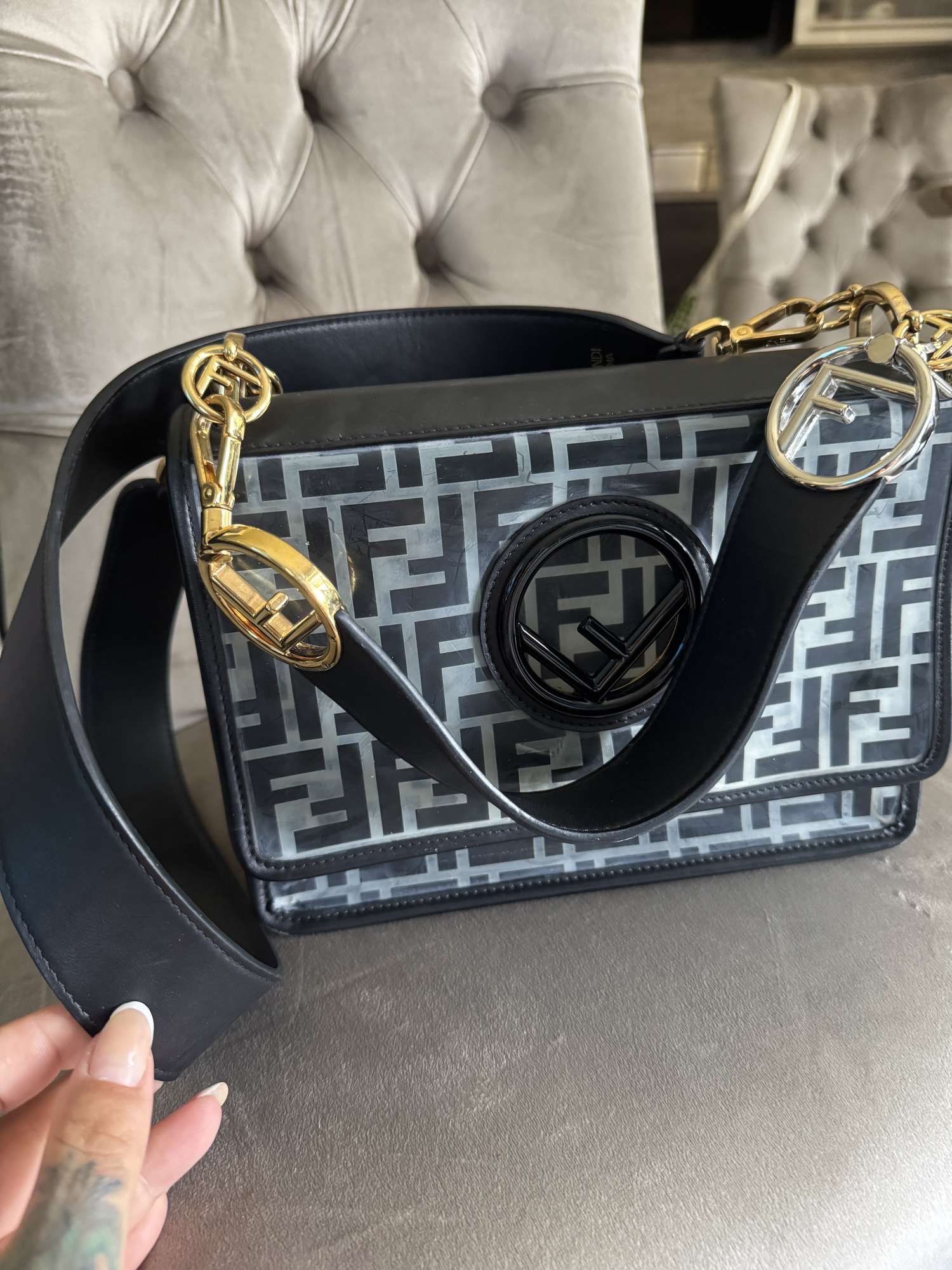 TPU FF CALFSKIN F IS FENDI KAN I SHOULDER BAG BLACK