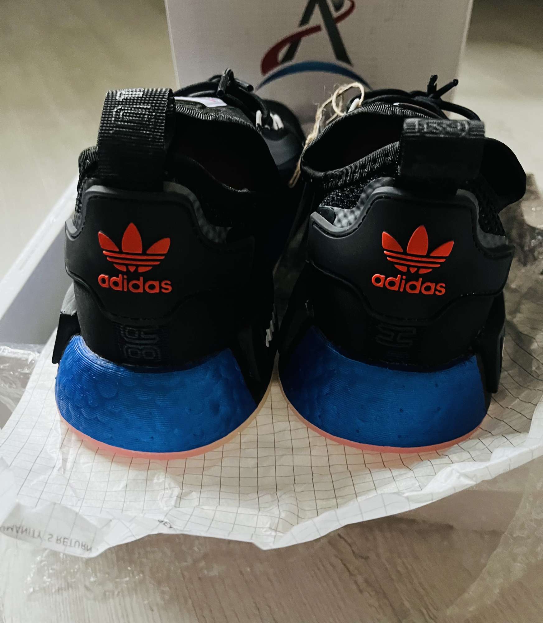 Tenisky Adidas NMD R1 Spectoo 37,5