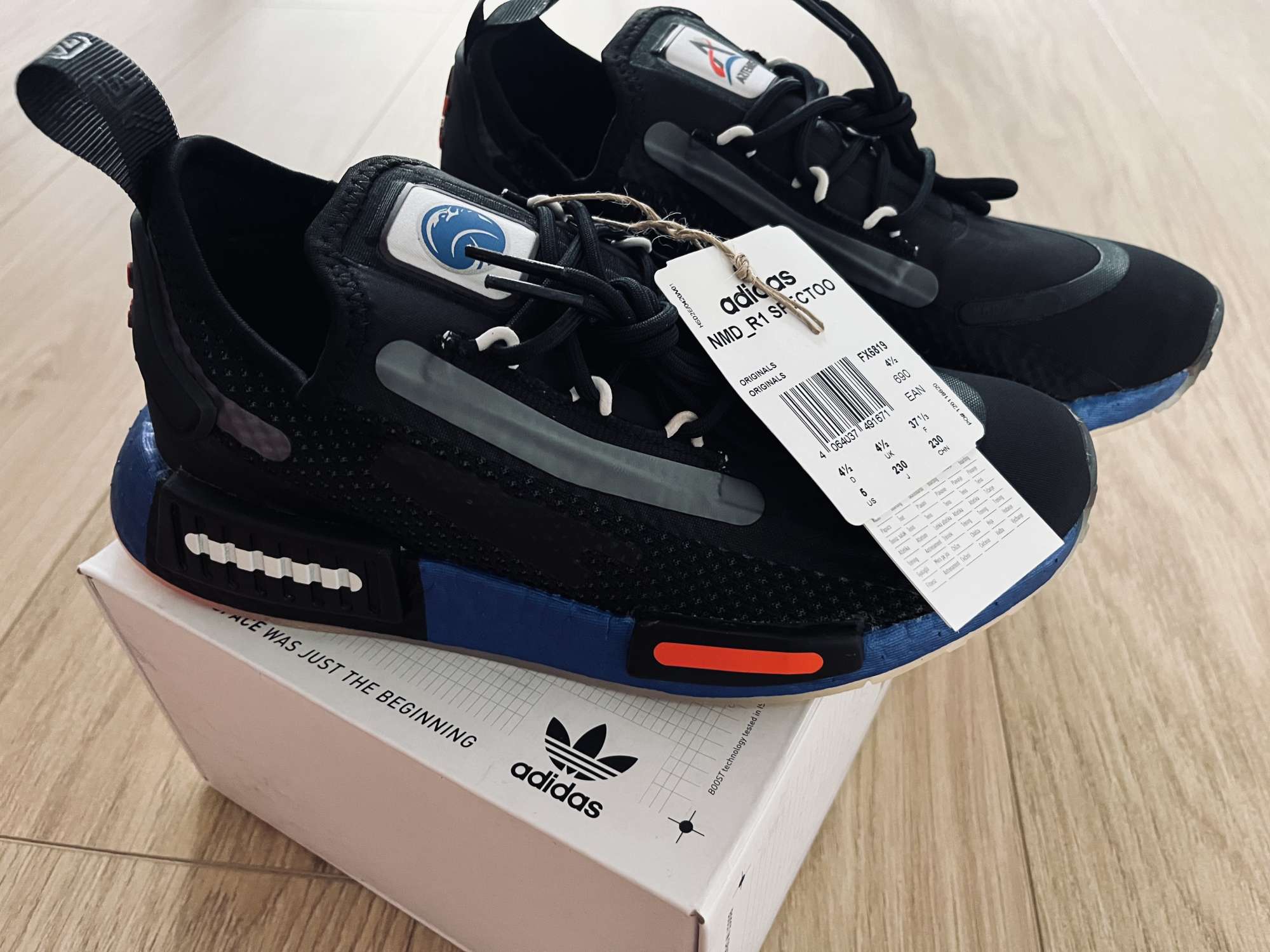 Tenisky Adidas NMD R1 Spectoo 37,5