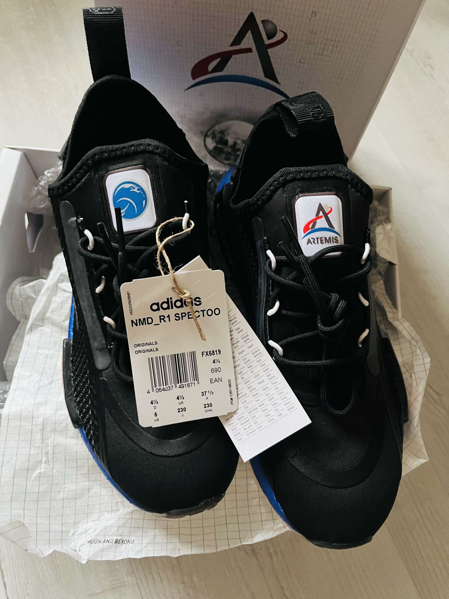 Tenisky Adidas NMD R1 Spectoo 37,5