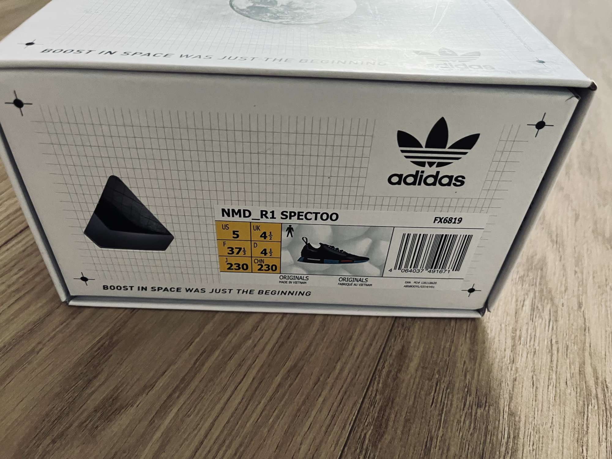 Tenisky Adidas NMD R1 Spectoo 37,5