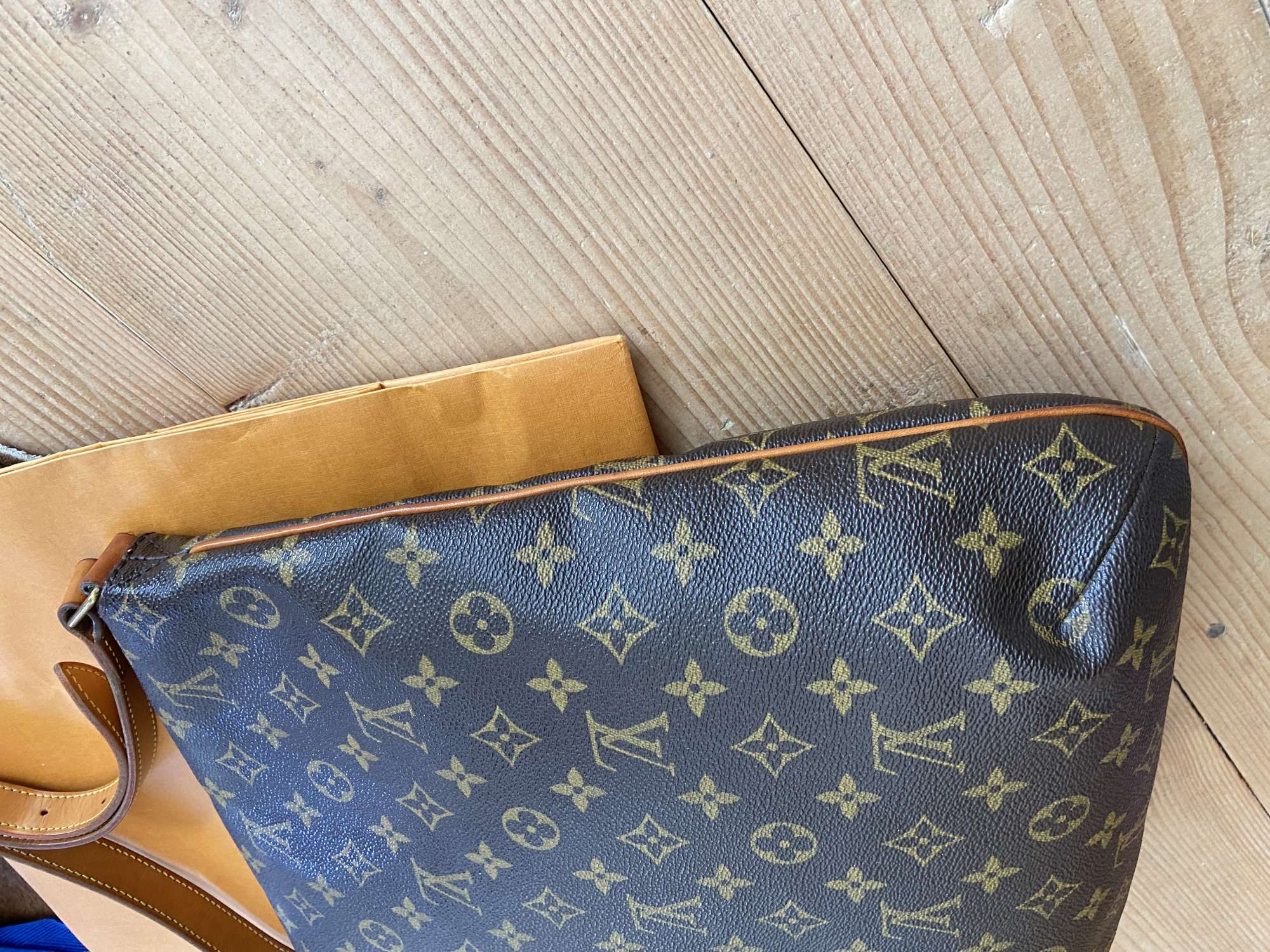 Louis Vuitton Salsa messenger