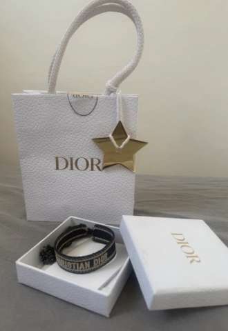 https://www.vipluxury.sk/Dior náramok