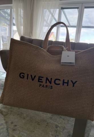 https://www.vipluxury.sk/Givenchy tote shopperka