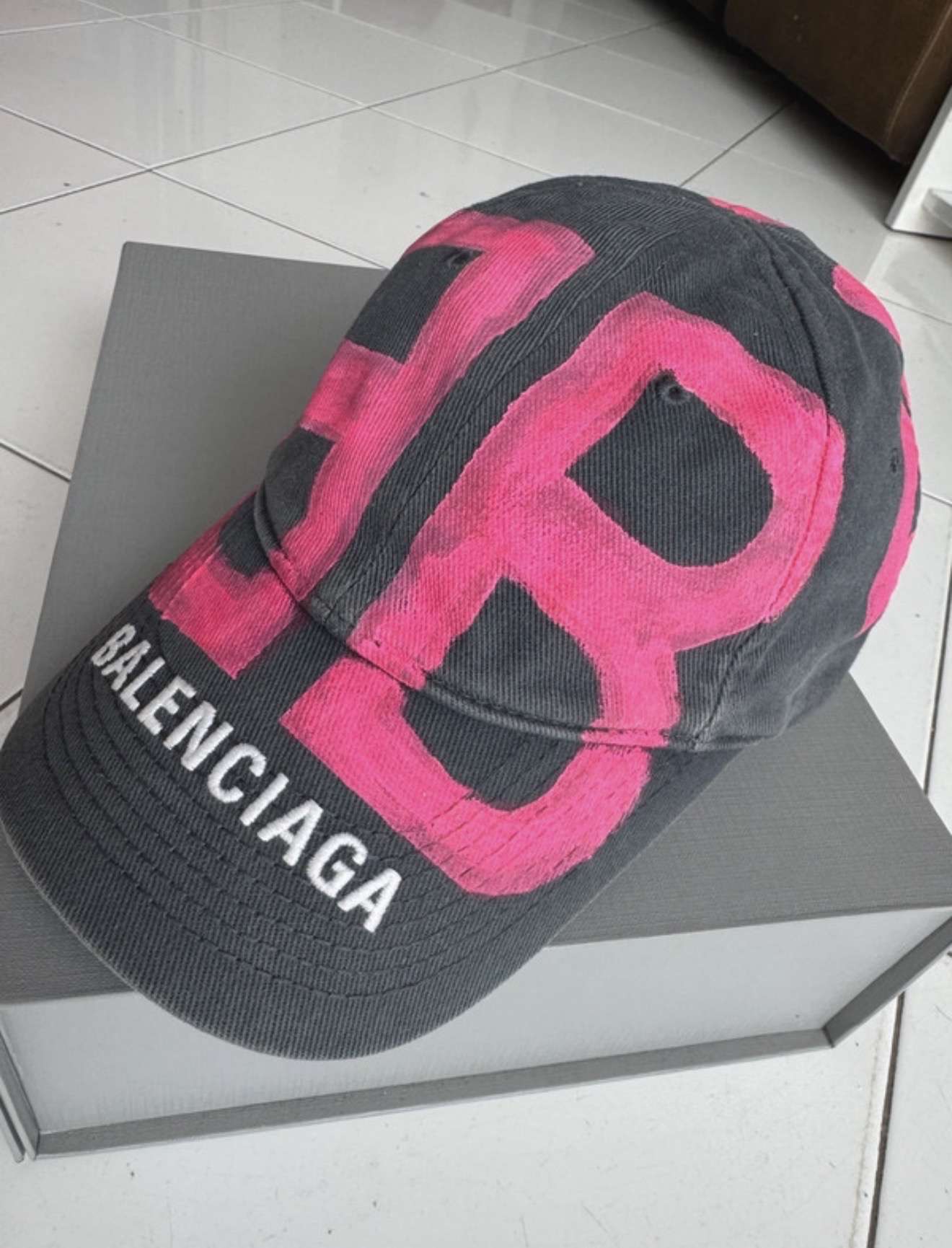 Balenciaga šiltovka