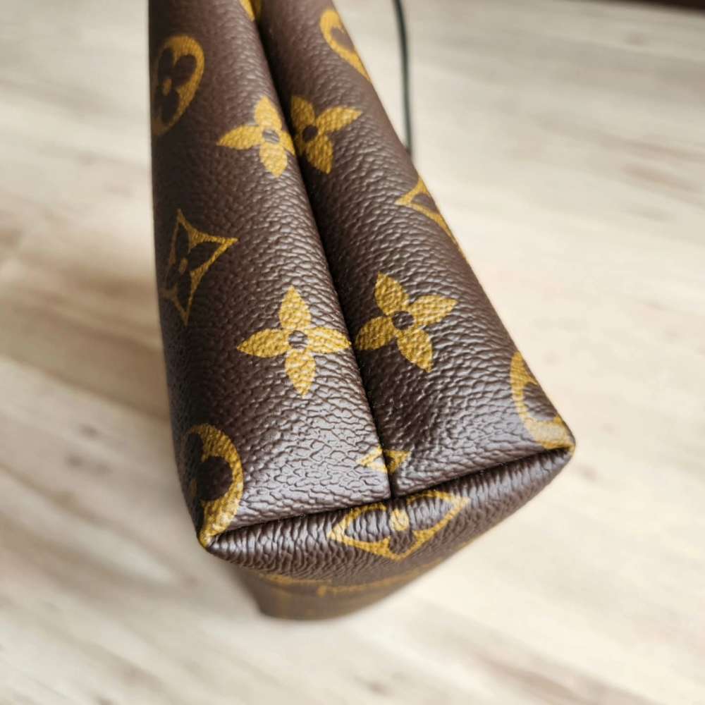 Louis Vuitton Clutch