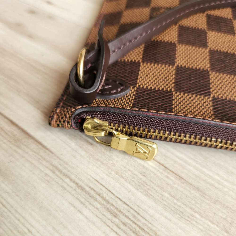 Louis Vuitton Clutch Damier Ebene