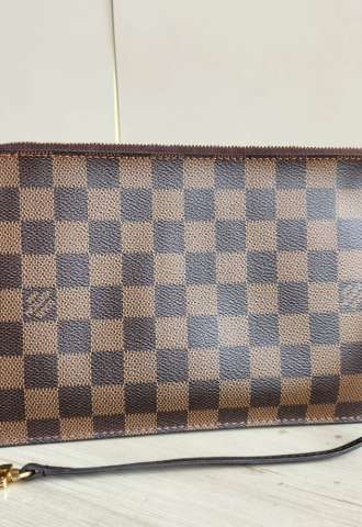 https://www.vipluxury.sk/Louis Vuitton Clutch Damier Ebene