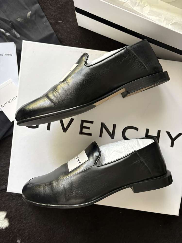 Givenchy label loafers, slides, nová kolekcia