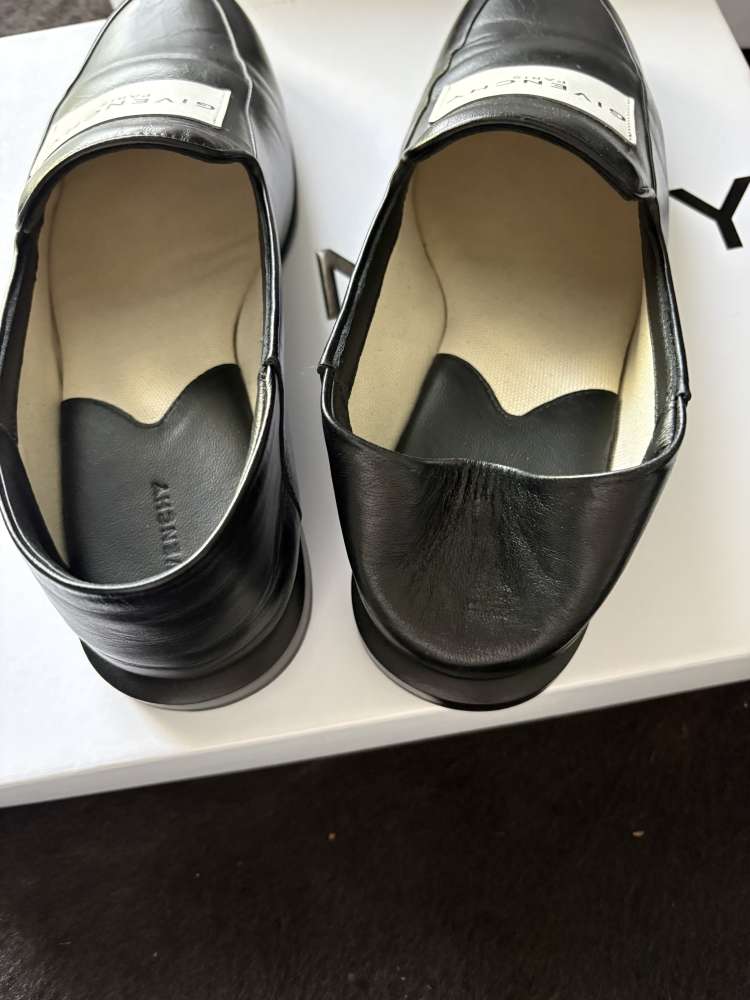 Givenchy label loafers, slides, nová kolekcia